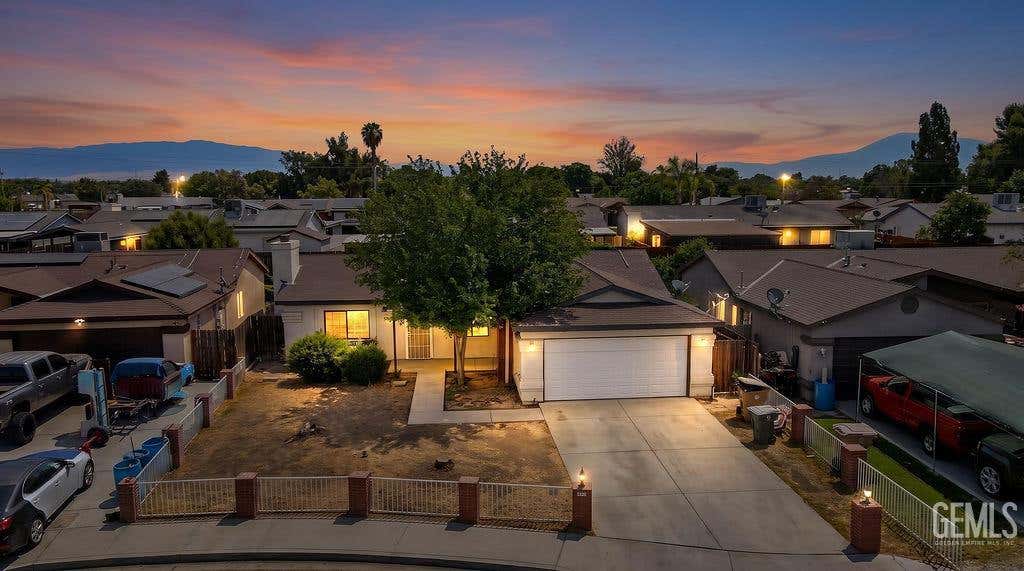 Photo of 315 Sowerby Village Ln LN, Bakersfield, CA 93307 (MLS # 202608072)