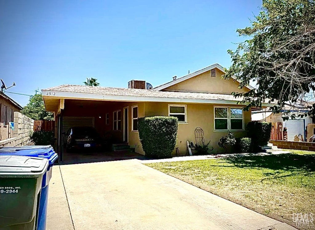 Photo of 2512 Barnett Street, Bakersfield, CA 93308 (MLS # 202608226)