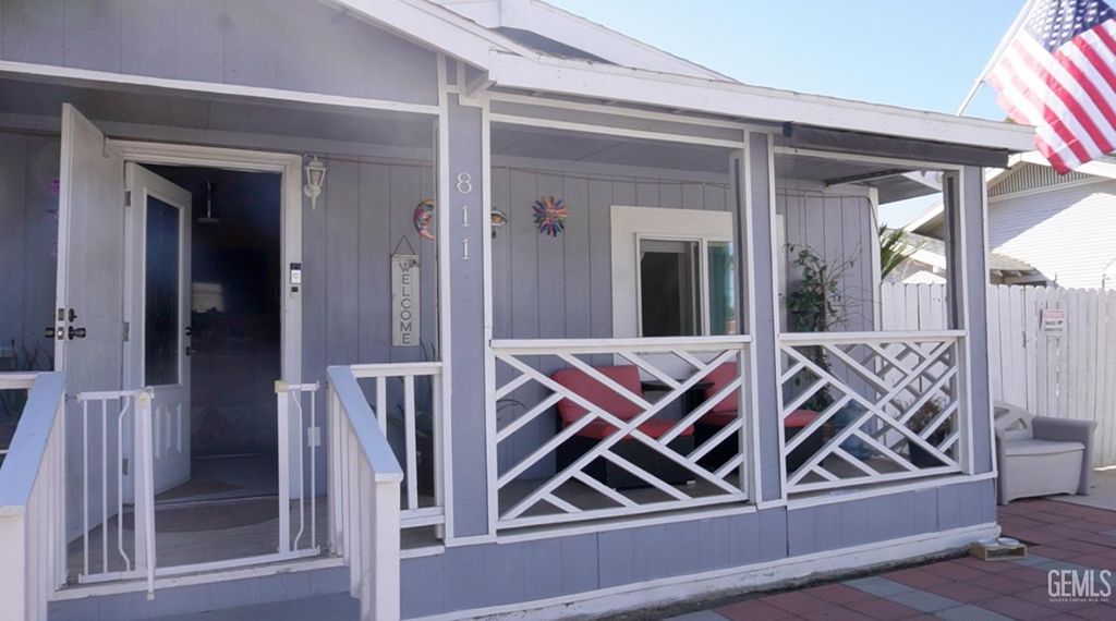 Photo of 811 V Street, Bakersfield, CA 93304 (MLS # 202603565)