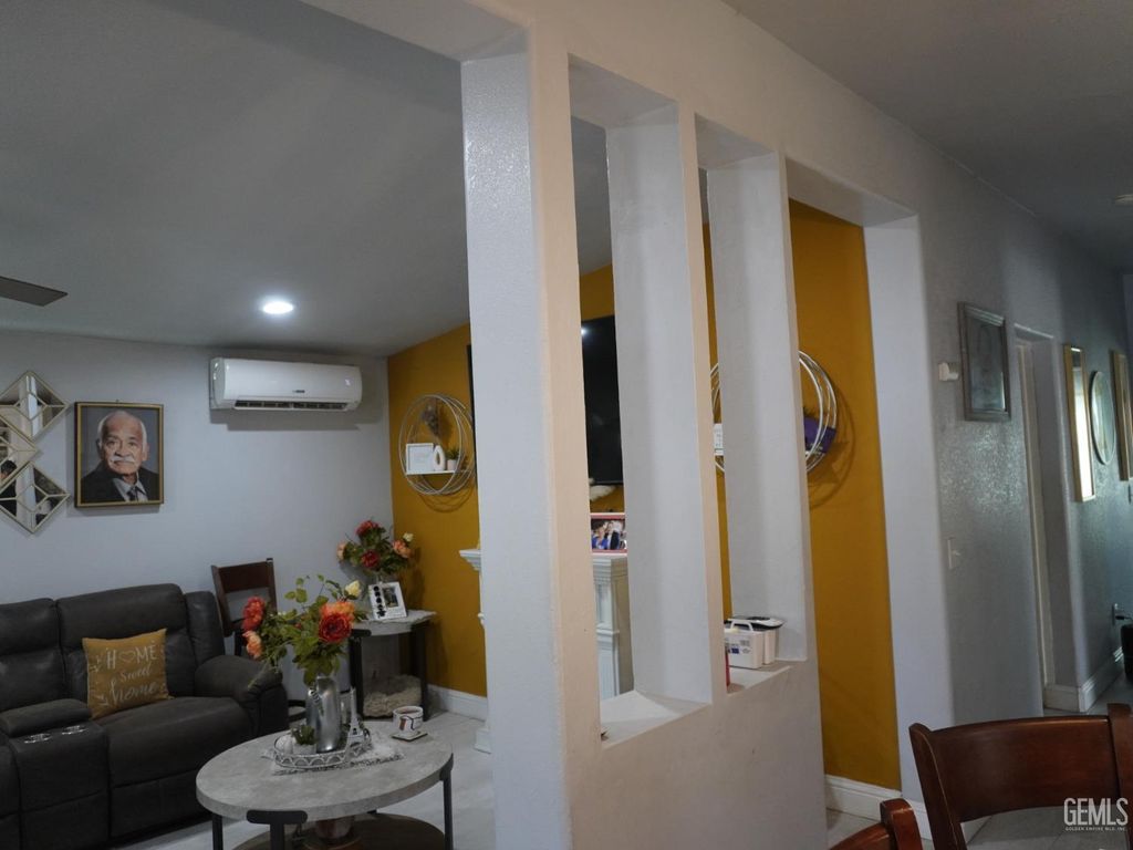 Photo of 811 V Street, Bakersfield, CA 93304 (MLS # 202603565)