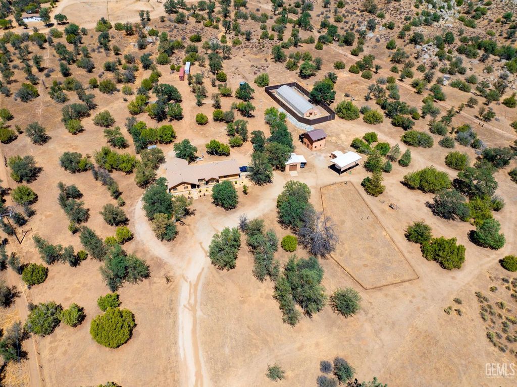 Photo of 19211 Walker Basin Road, Caliente, CA 93518 (MLS # 202600901)