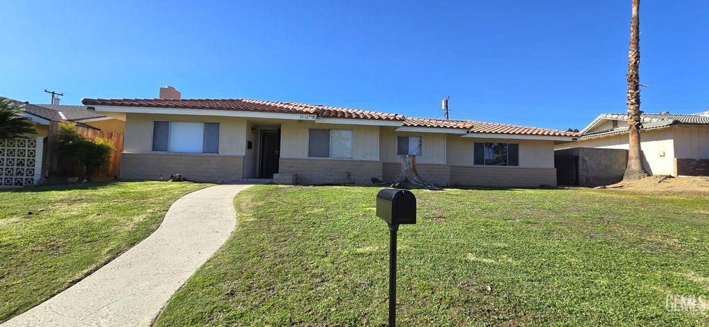 Photo of 3712 Harvard Drive, Bakersfield, CA 93306 (MLS # 202511328)