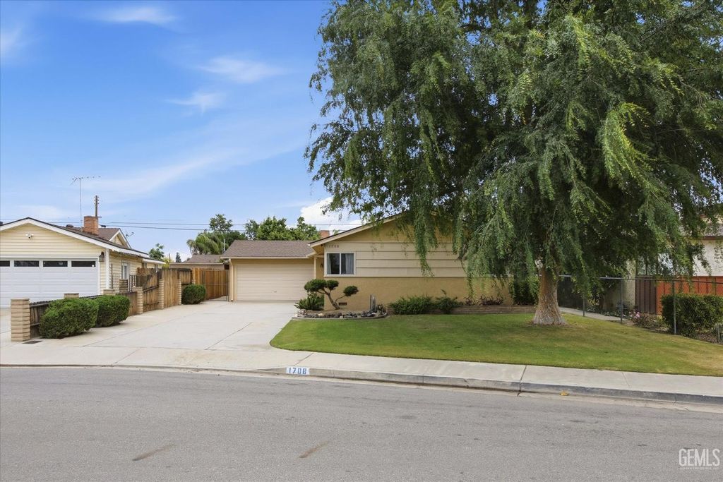 Photo of 1708 Anita Lane, Bakersfield, CA 93304 (MLS # 202604132)
