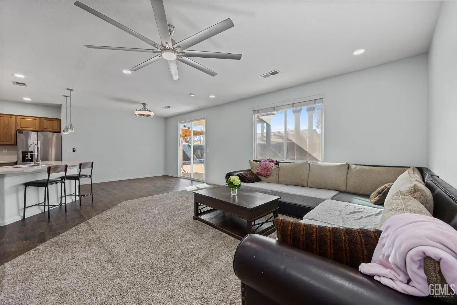 Bakersfield, California 93312, United States, 4 Bedrooms Bedrooms, ,2 BathroomsBathrooms,Residential,Active,221045