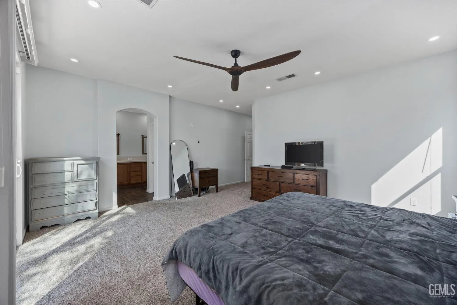 Bakersfield, California 93312, United States, 4 Bedrooms Bedrooms, ,2 BathroomsBathrooms,Residential,Active,221045