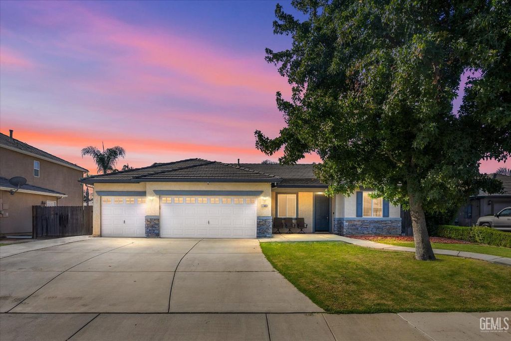 Photo of 11603 Bocelli Avenue, Bakersfield, CA 93312 (MLS # 202511074)