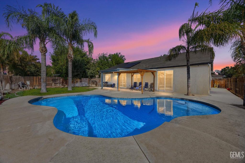 Photo of 11603 Bocelli Avenue, Bakersfield, CA 93312 (MLS # 202511074)