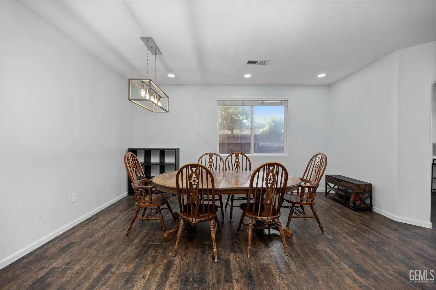 Bakersfield, California 93312, United States, 4 Bedrooms Bedrooms, ,2 BathroomsBathrooms,Residential,Active,221045