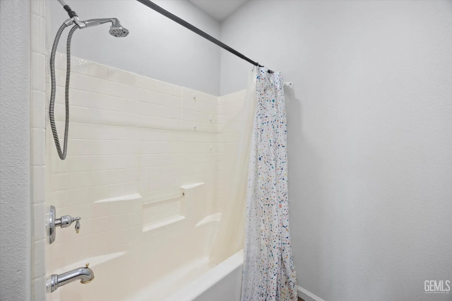 Bakersfield, California 93312, United States, 4 Bedrooms Bedrooms, ,2 BathroomsBathrooms,Residential,Active,221045