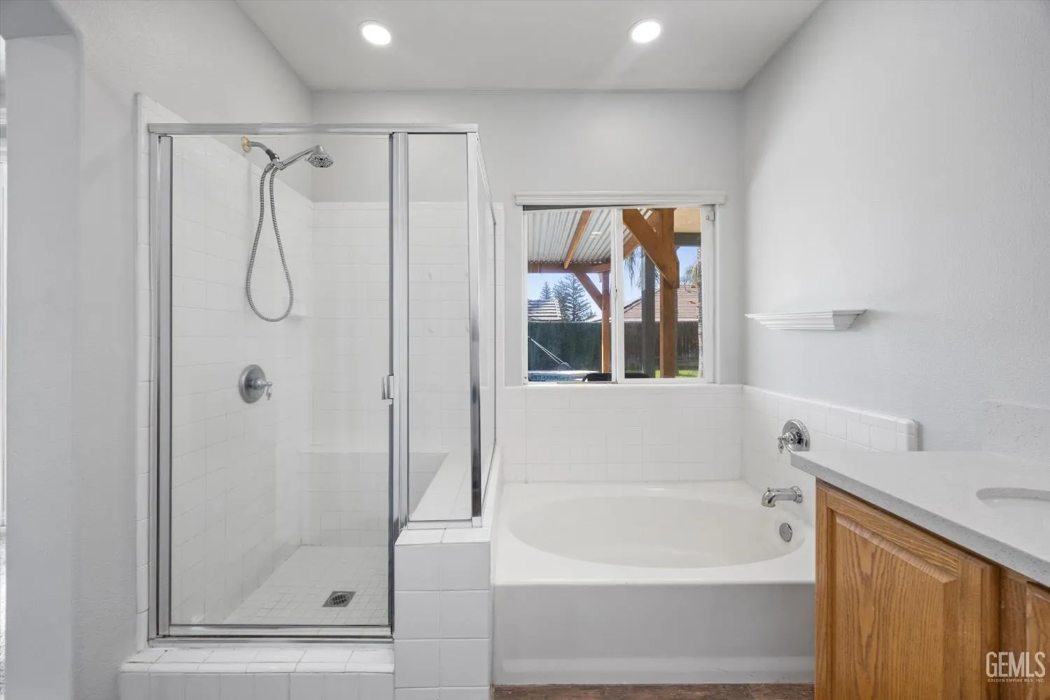 Bakersfield, California 93312, United States, 4 Bedrooms Bedrooms, ,2 BathroomsBathrooms,Residential,Active,221045