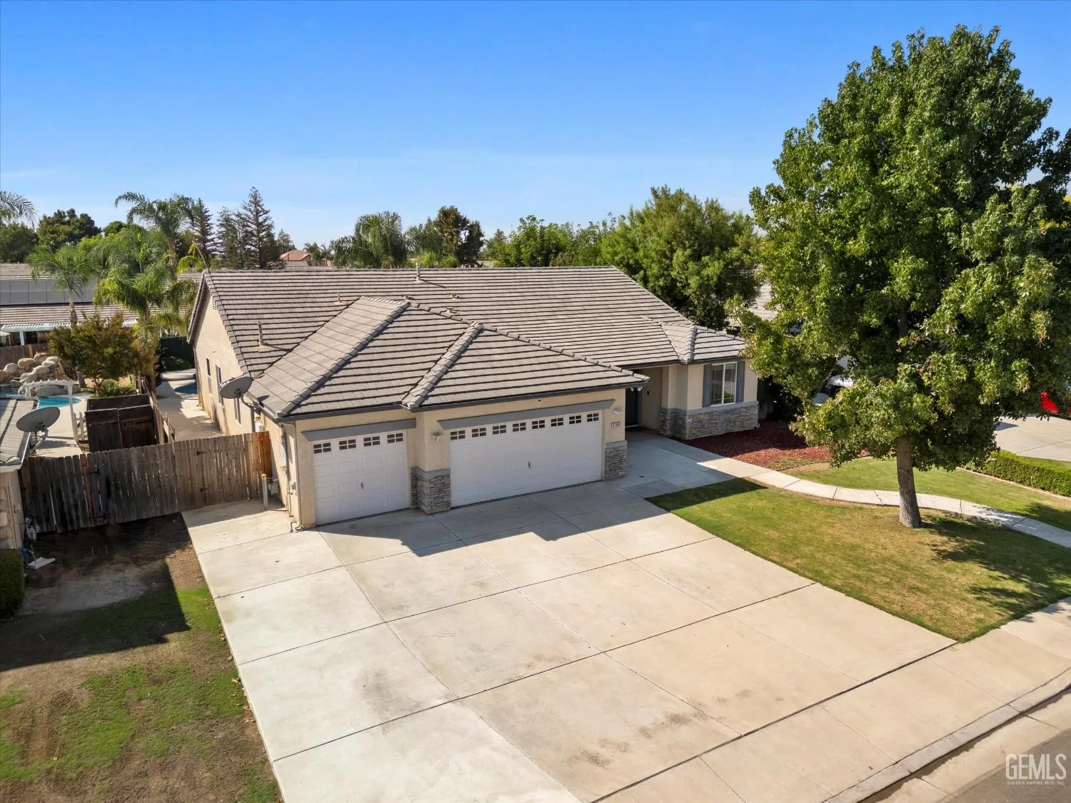Bakersfield, California 93312, United States, 4 Bedrooms Bedrooms, ,2 BathroomsBathrooms,Residential,Active,221045