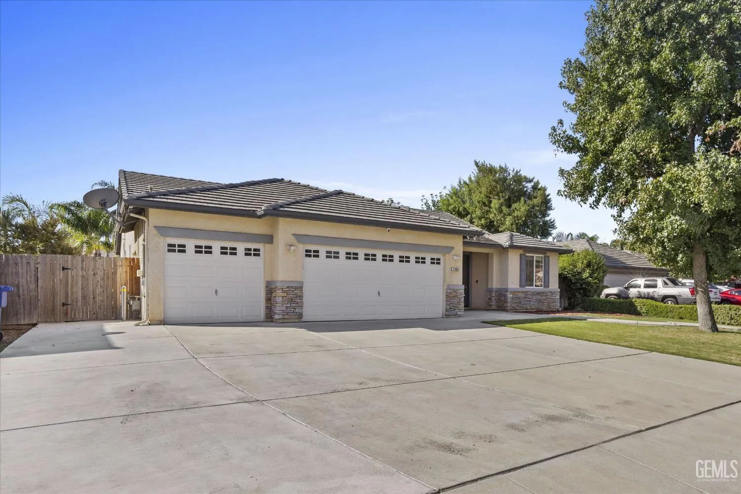 Bakersfield, California 93312, United States, 4 Bedrooms Bedrooms, ,2 BathroomsBathrooms,Residential,Active,221045