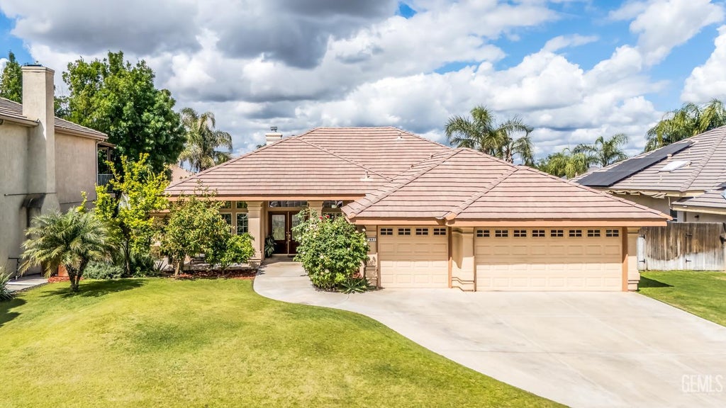 Photo of 2441 Ollie Court, Bakersfield, CA 93314 (MLS # 202604340)