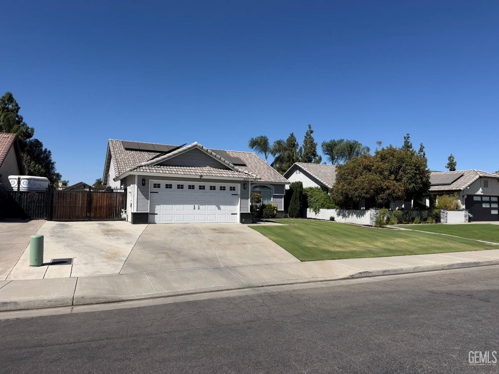 Photo of 4311 Gelding Way, Bakersfield, CA 93312 (MLS # 202610394)