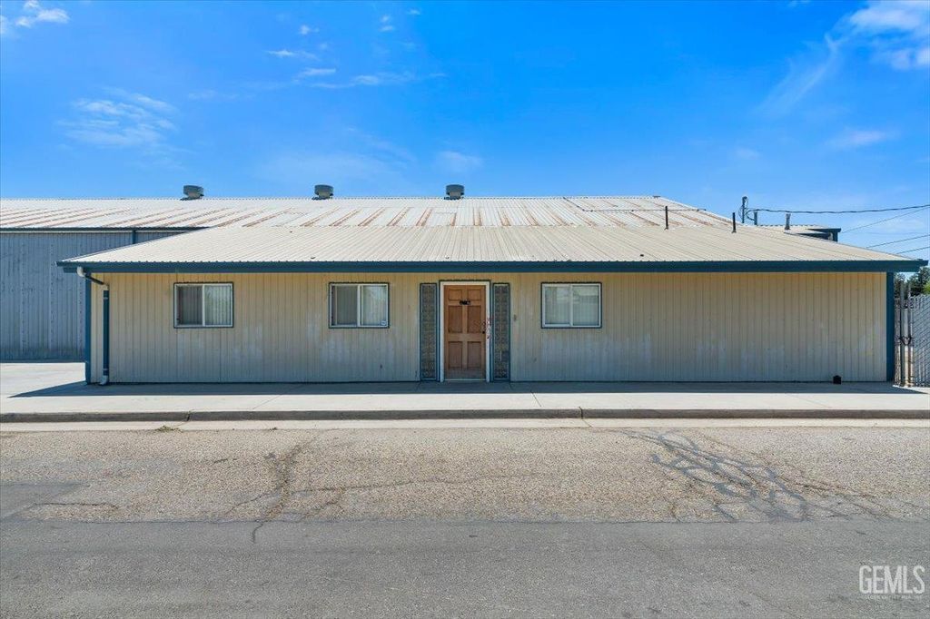 Photo of 1425 G Street, Wasco, CA 93280 (MLS # 202510703)