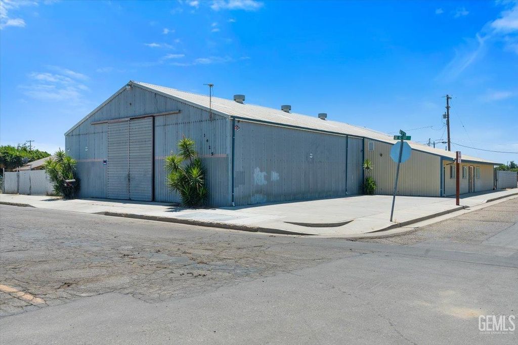 Photo of 1425 G Street, Wasco, CA 93280 (MLS # 202510703)