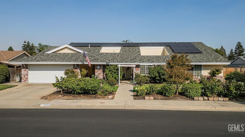 Photo of 2468 Laverne Avenue, Clovis, CA 93611 (MLS # 202511380)