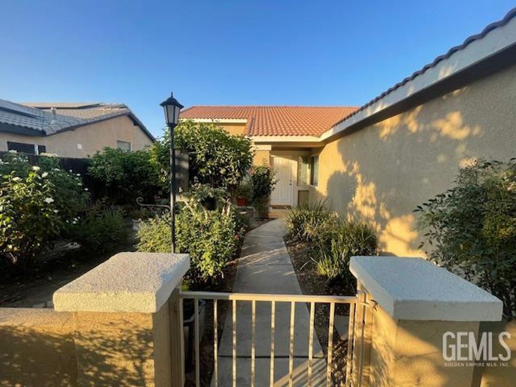 Photo of 6914 Water Wheel Drive, Bakersfield, CA 93313 (MLS # 202510151)