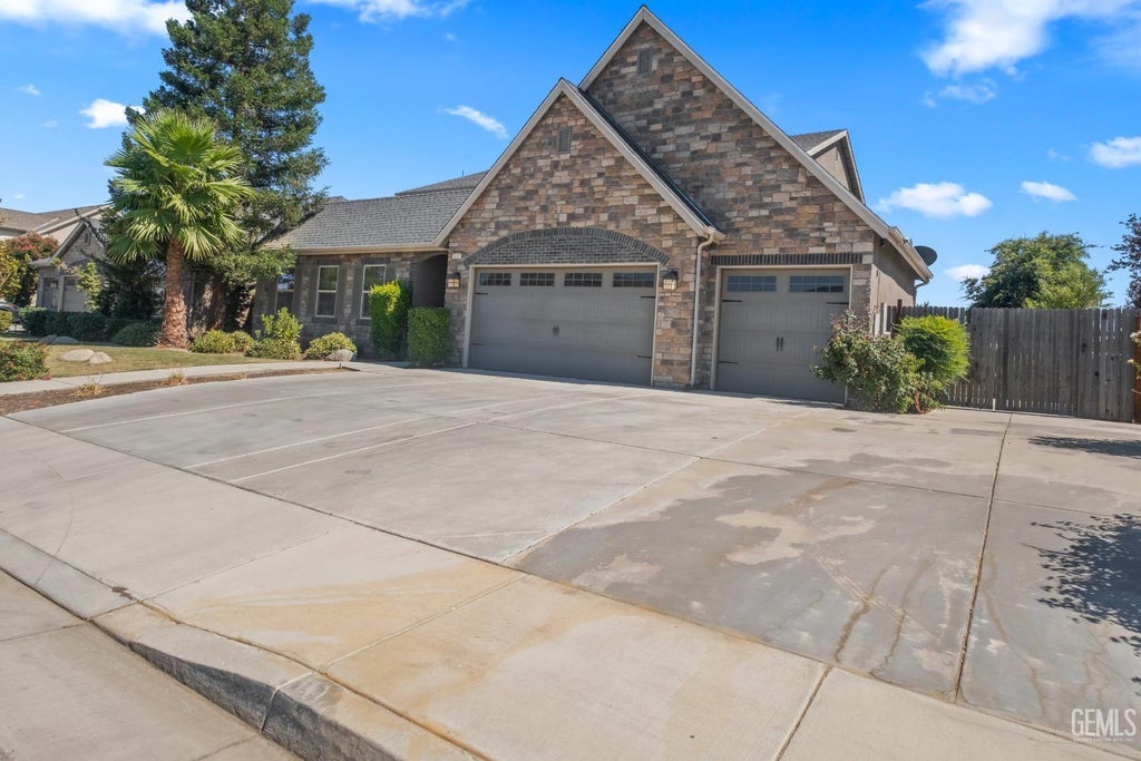 Photo of 9615 Tortuga Del Mar Drive, Bakersfield, CA 93314 (MLS # 202607955)