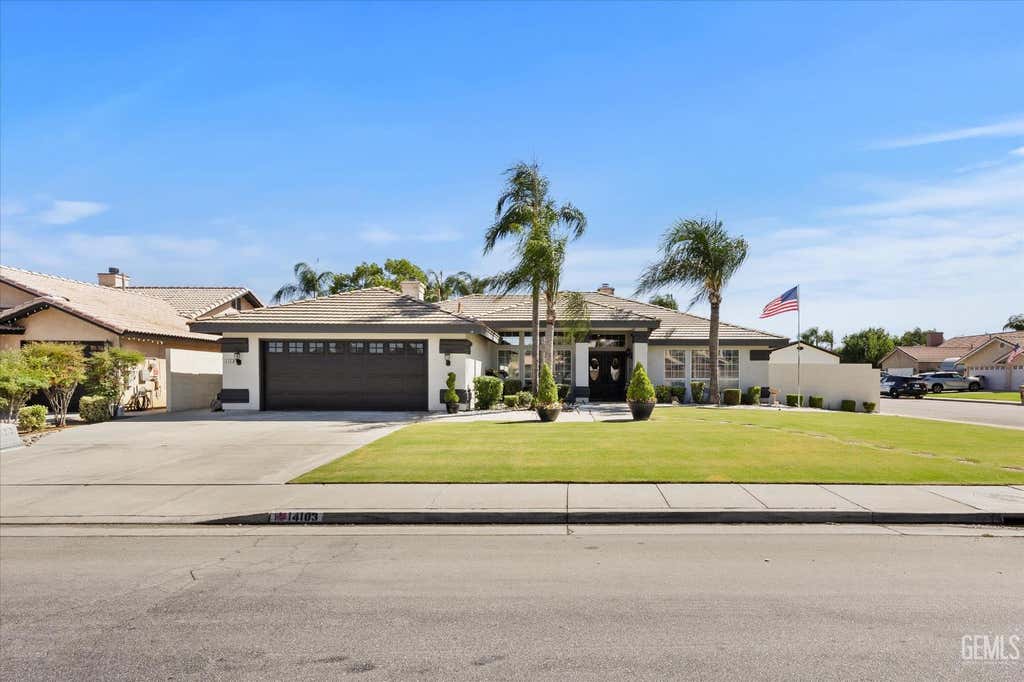 Photo of 14103 Via Contento, Bakersfield, CA 93314 (MLS # 202607915)
