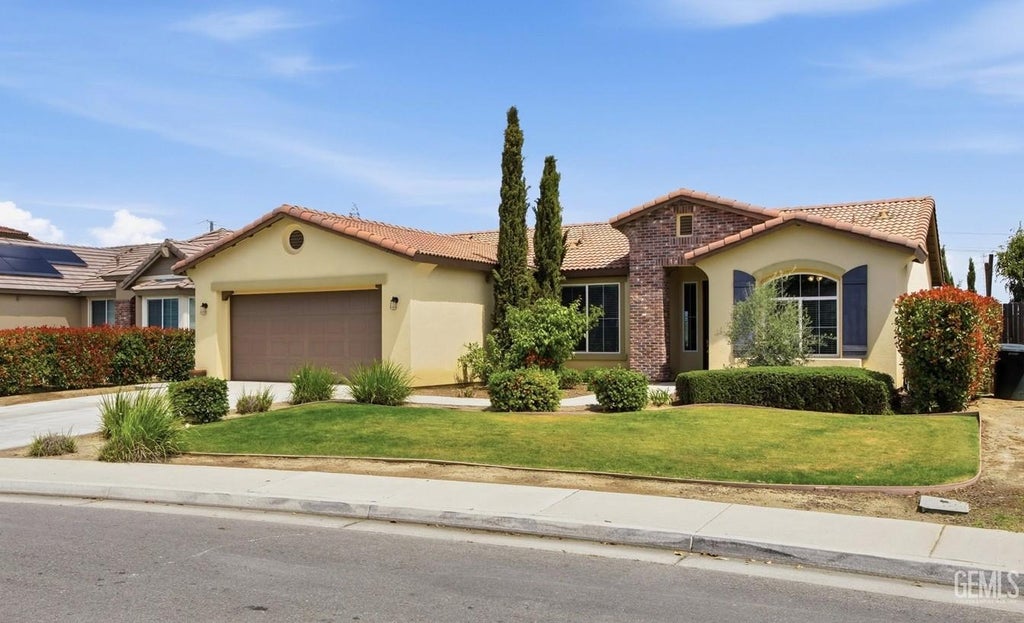 Photo of 1906 McIntosh Way, Bakersfield, CA 93312 (MLS # 202607652)