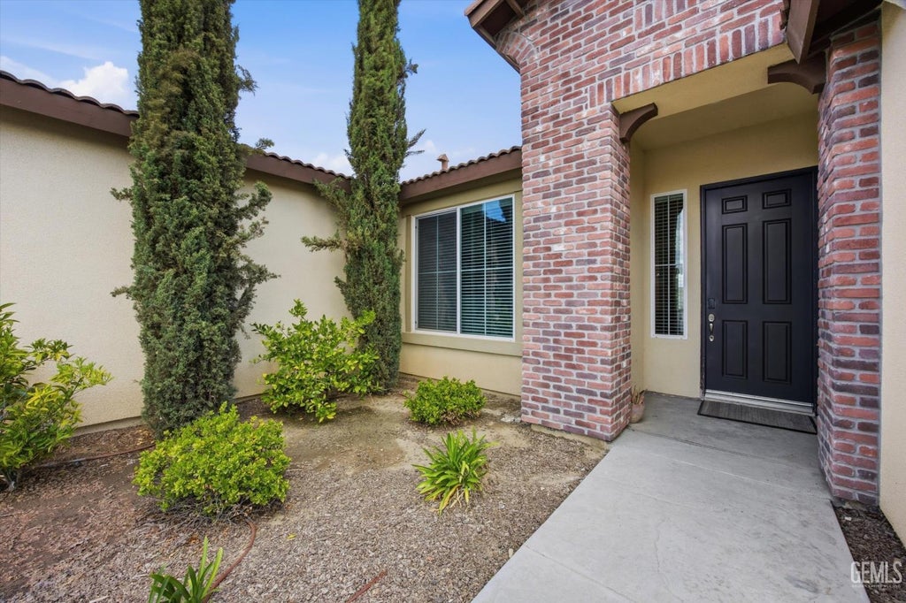Photo of 1906 McIntosh Way, Bakersfield, CA 93312 (MLS # 202607652)