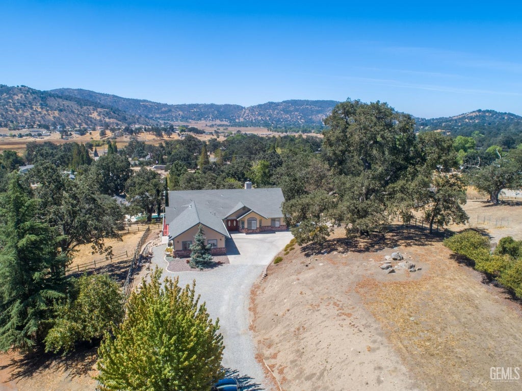 Photo of 24181 Martingale Way, Tehachapi, CA 93561 (MLS # 202609786)