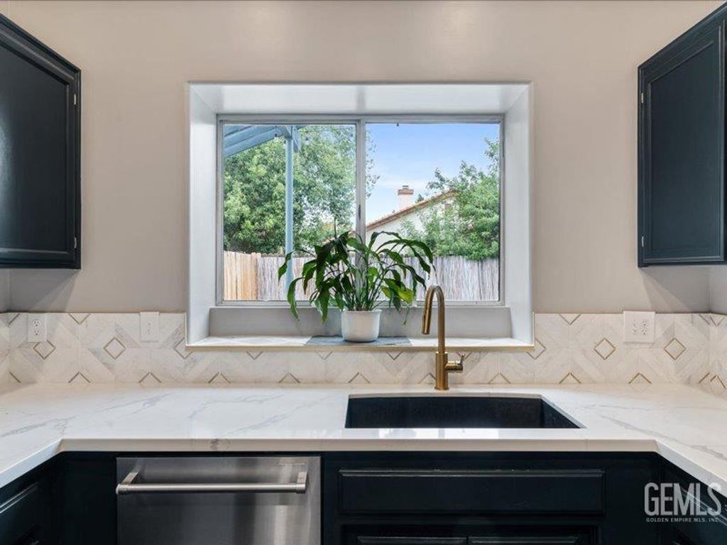 Photo of 8804 Sand Fox Court, Bakersfield, CA 93312 (MLS # 202510881)