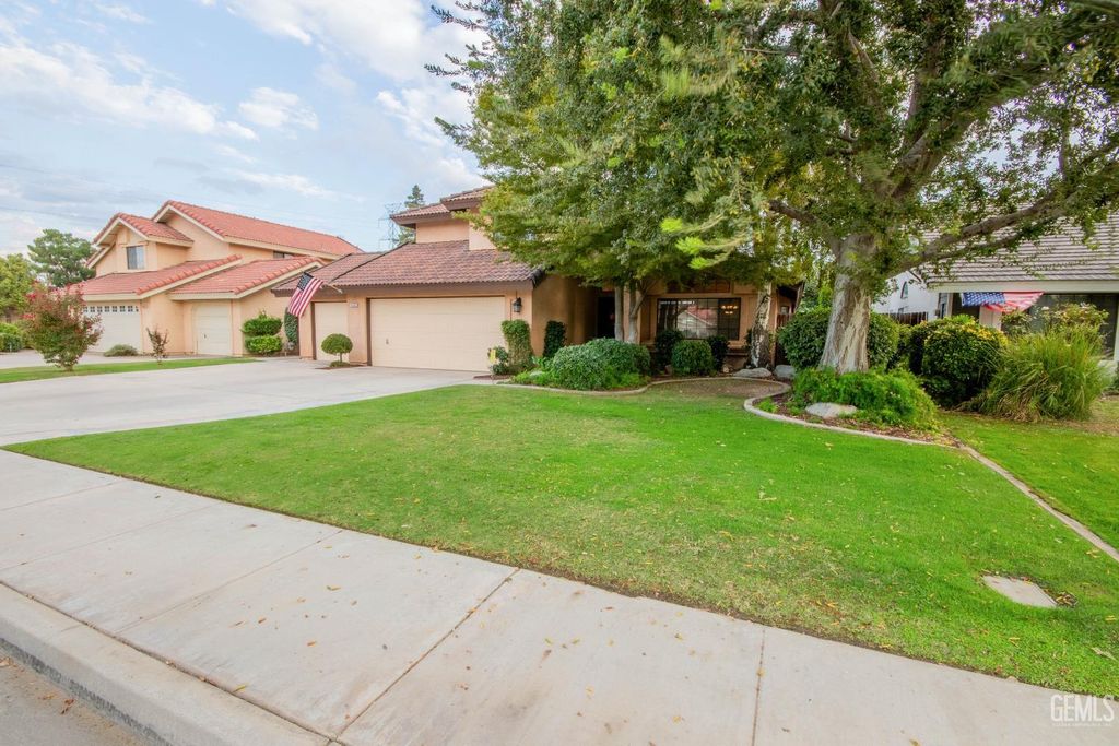 Photo of 8505 Indian Clover Court, Bakersfield, CA 93311 (MLS # 202510872)