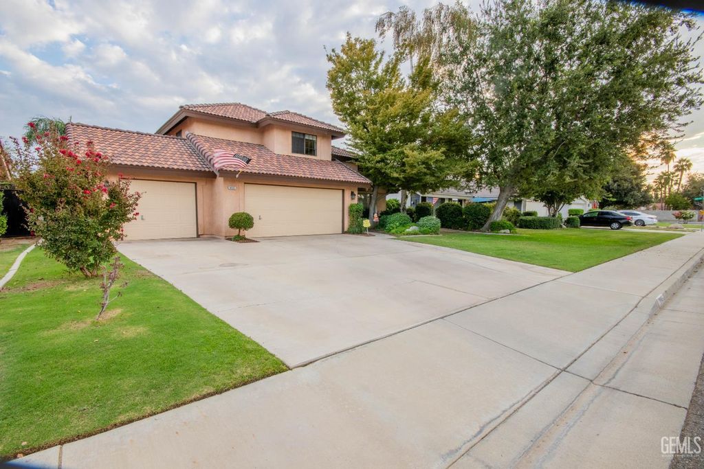 Photo of 8505 Indian Clover Court, Bakersfield, CA 93311 (MLS # 202510872)