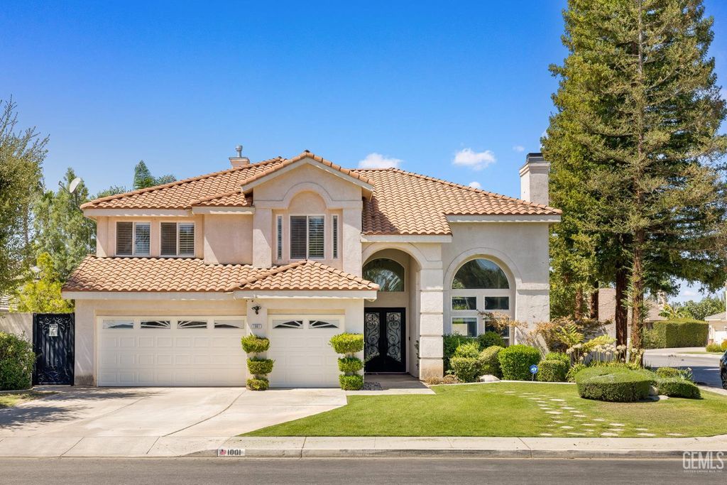 Photo of 1001 Sungro Way, Bakersfield, CA 93311 (MLS # 202602886)