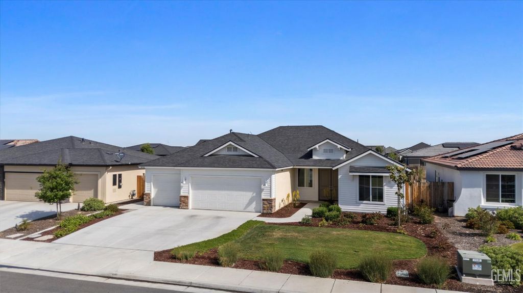 Photo of 14924 Wayne Lee Court, Bakersfield, CA 93314 (MLS # 202600493)