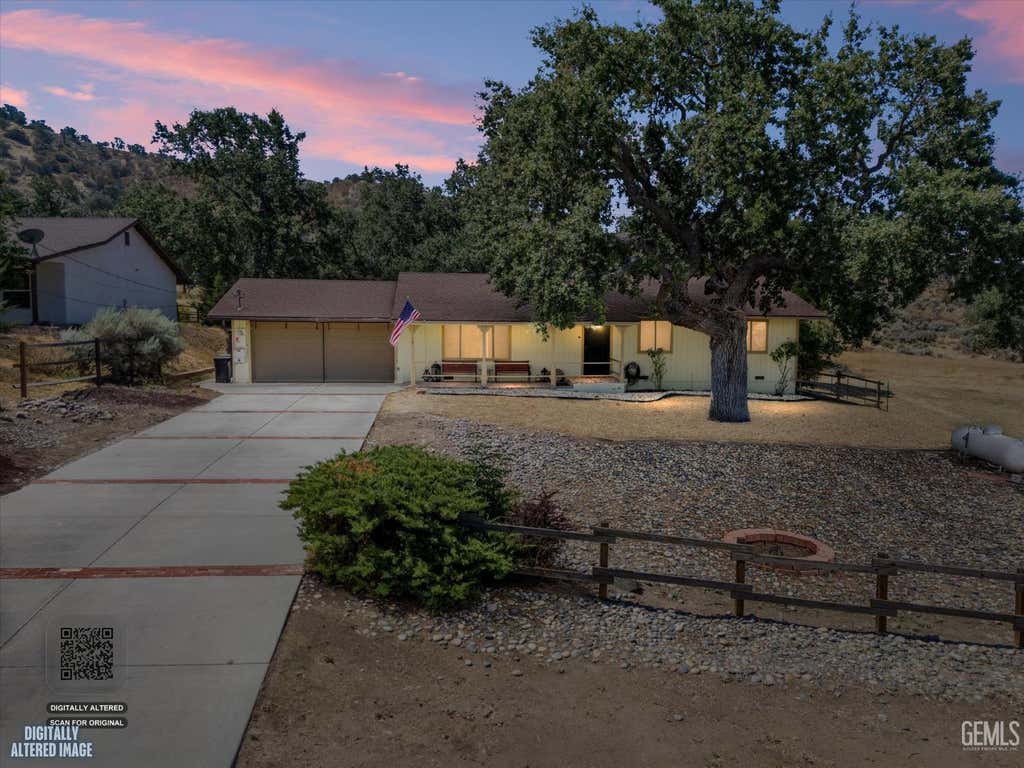 Photo of 27320 War Admiral Court, Tehachapi, CA 93561 (MLS # 202608174)