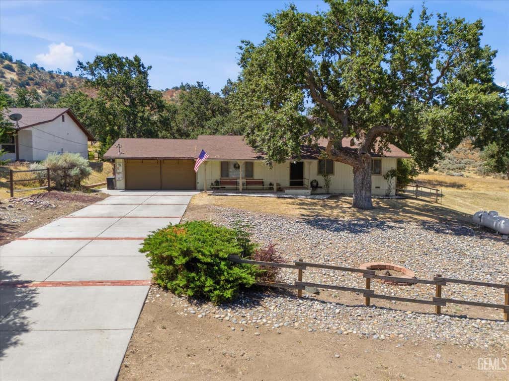Photo of 27320 War Admiral Court, Tehachapi, CA 93561 (MLS # 202608174)