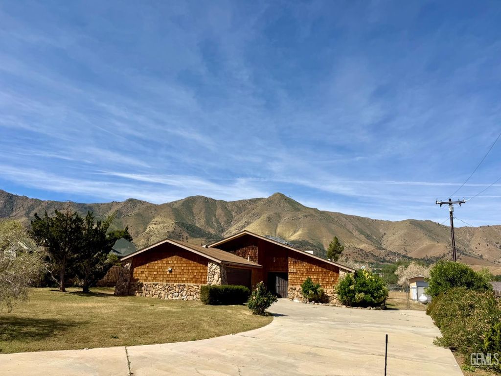 Photo of 3801 Indian Rock Road, Mountain Mesa, CA 93240 (MLS # 202603664)