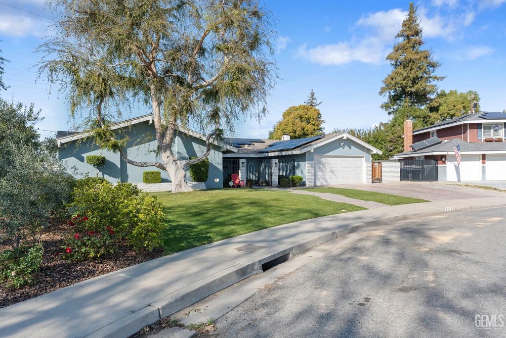 Photo of 3112 Audubon Drive, Bakersfield, CA 93301 (MLS # 202602070)