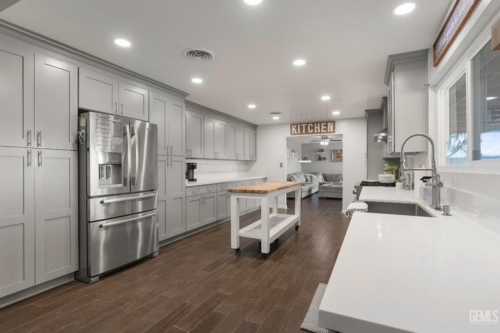 Photo of 3112 Audubon Drive, Bakersfield, CA 93301 (MLS # 202602070)