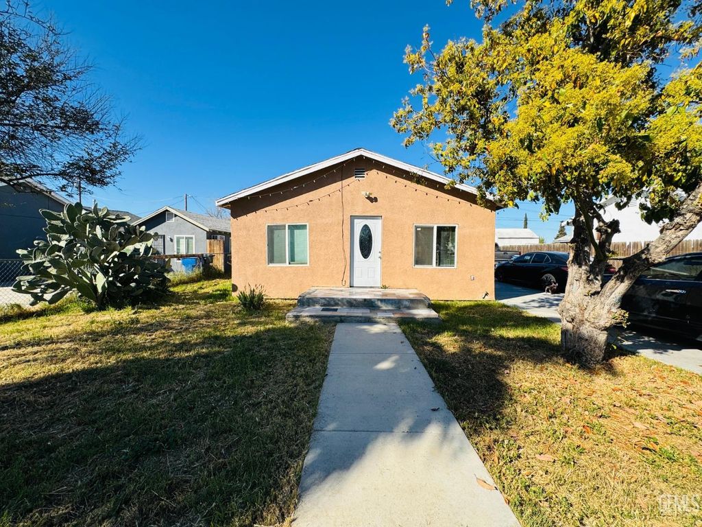 Photo of 608 Belle Avenue, Bakersfield, CA 93308 (MLS # 202602344)