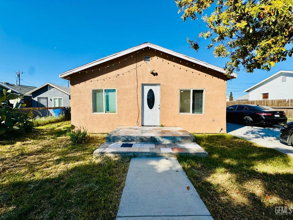 Photo of 608 Belle Avenue, Bakersfield, CA 93308 (MLS # 202602344)
