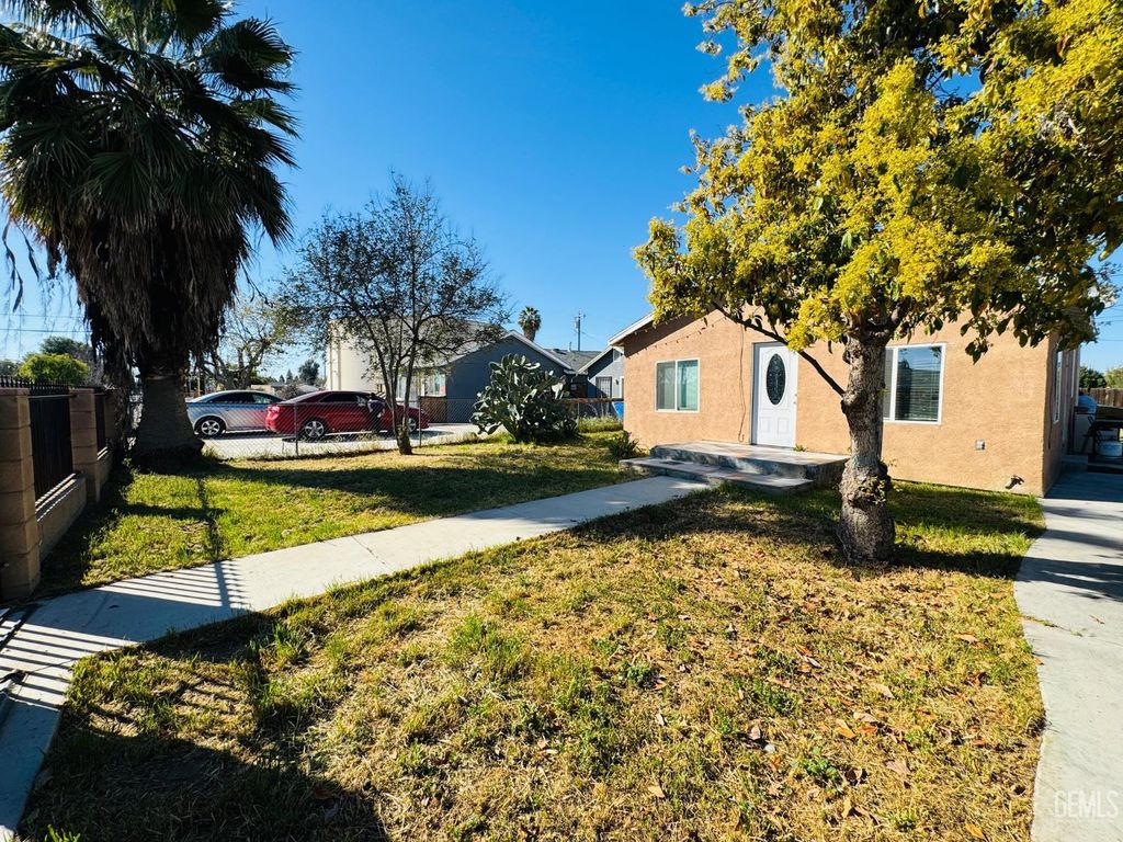 Photo of 608 Belle Avenue, Bakersfield, CA 93308 (MLS # 202602344)