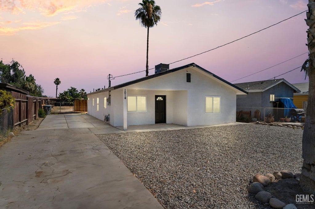 Photo of 1014 E Casa Loma Drive, Bakersfield, CA 93307 (MLS # 202606626)