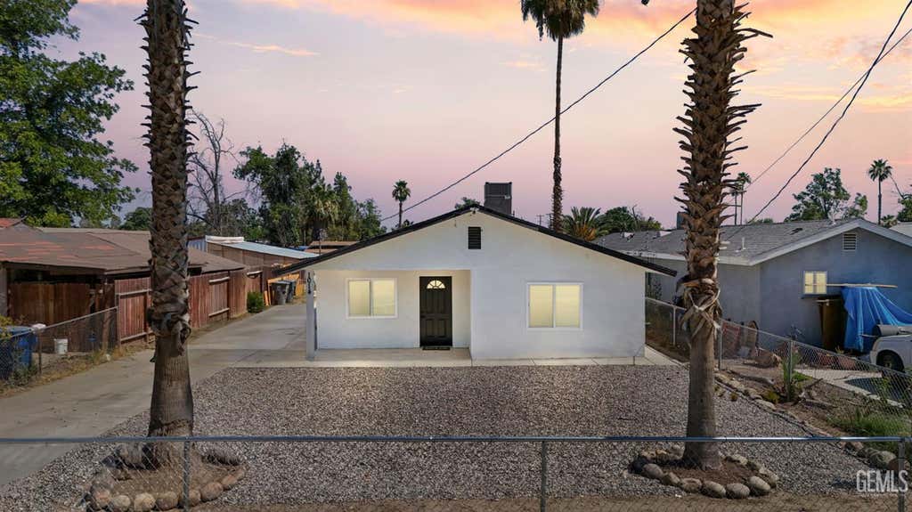 Photo of 1014 E Casa Loma Drive, Bakersfield, CA 93307 (MLS # 202606626)