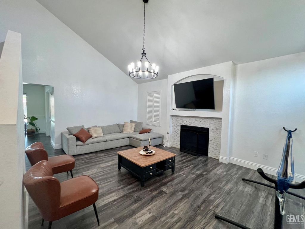 Photo of 14016 Las Entradas, Bakersfield, CA 93314 (MLS # 202601018)