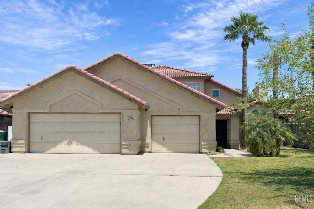 Photo of 14016 Las Entradas, Bakersfield, CA 93314 (MLS # 202601018)