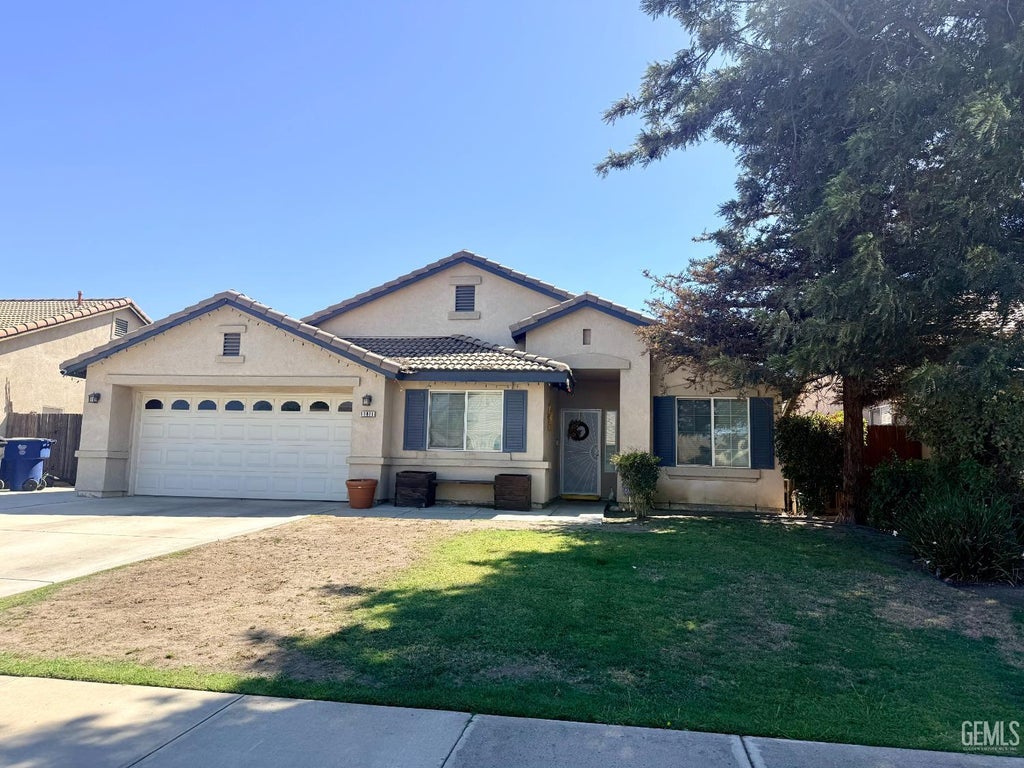 Photo of 11811 Stellar Avenue, Bakersfield, CA 93312 (MLS # 202610052)