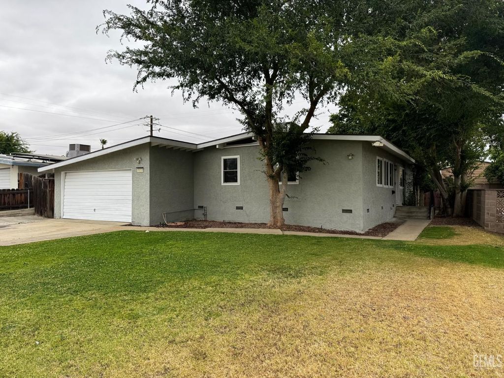 Photo of 3112 Bristol Avenue, Bakersfield, CA 93308 (MLS # 202605631)
