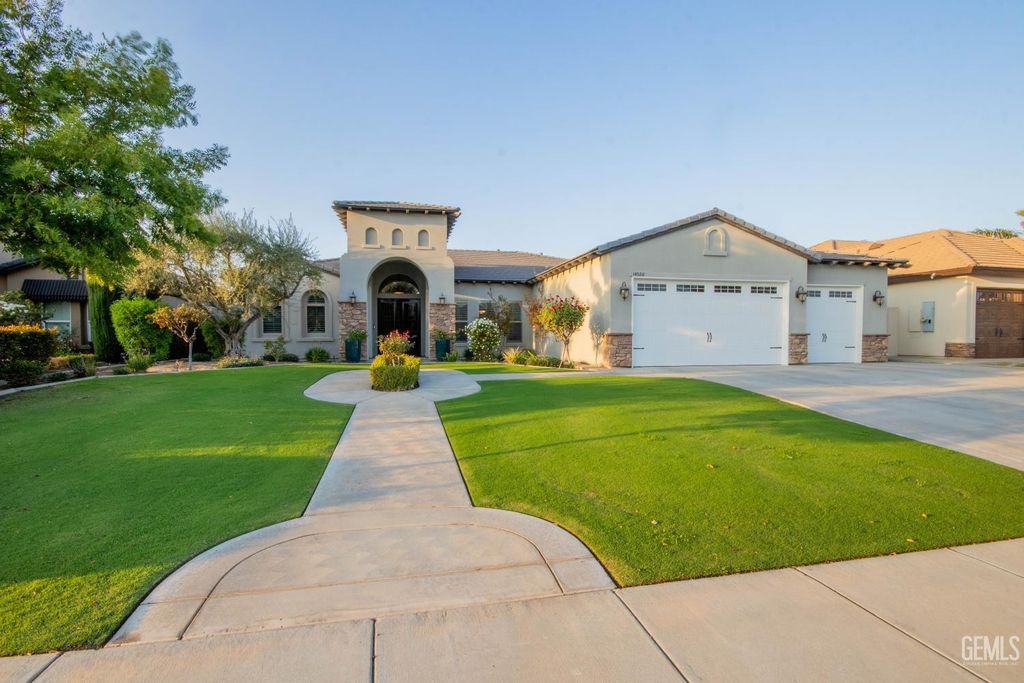 Photo of 14526 Pams Way, Bakersfield, CA 93314 (MLS # 202511201)