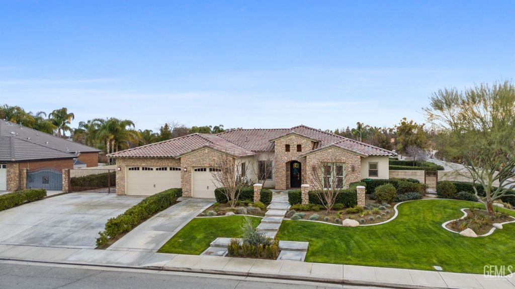 Photo of 15521 Georges letour Avenue, Bakersfield, CA 93314 (MLS # 202603149)