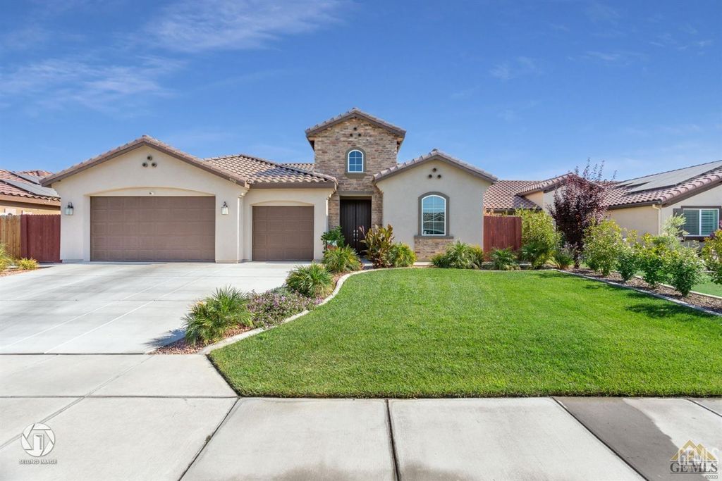 Photo of 9130 Almond Creek Drive, Bakersfield, CA 93311 (MLS # 202511059)