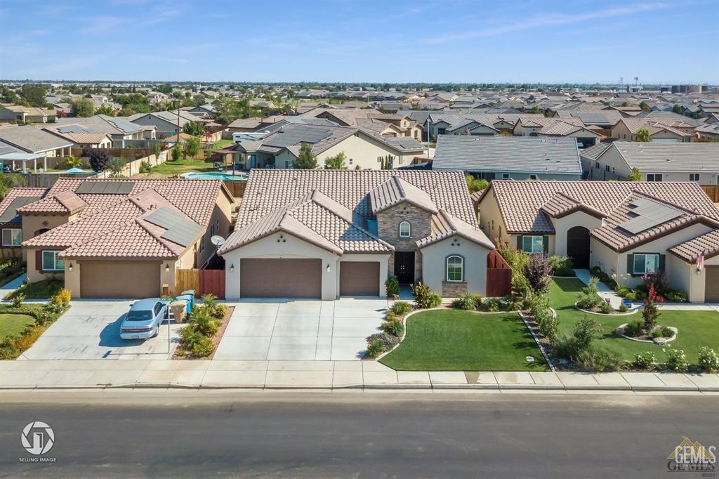 Photo of 9130 Almond Creek Drive, Bakersfield, CA 93311 (MLS # 202511059)